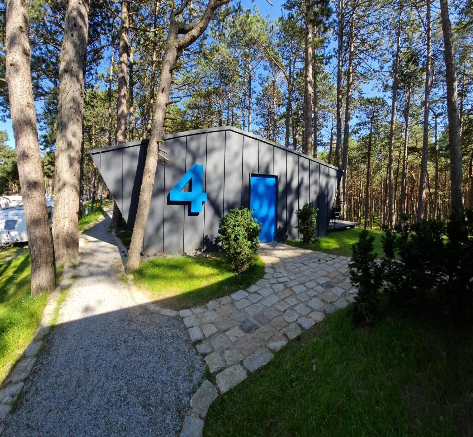 Lodge Fly House *
